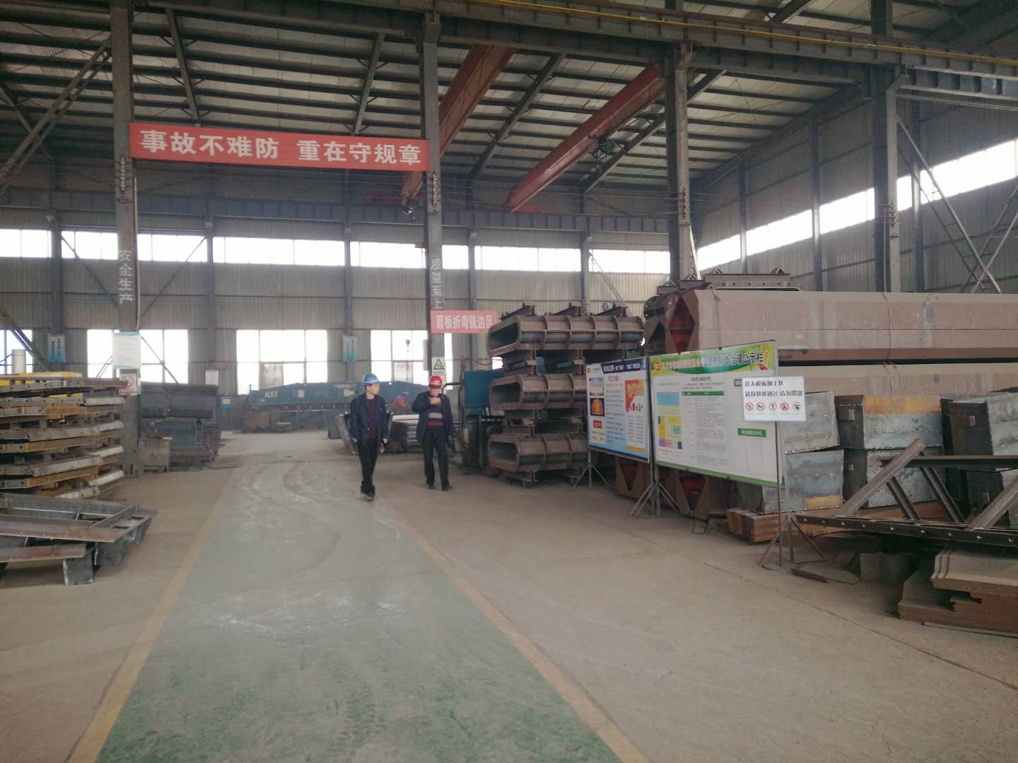 欢迎河南温县的客户到伟志系梁模板厂家来参观