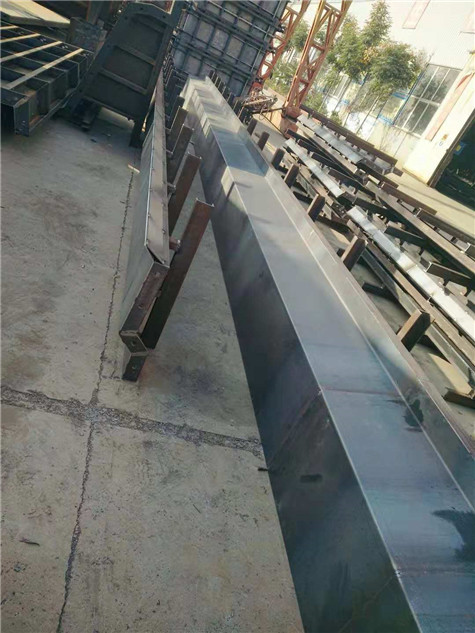 河南钢模板厂家讲解箱梁模板跟空心板梁的区别是什么