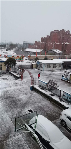 伟志模板提醒：下雪路滑 请注意安全