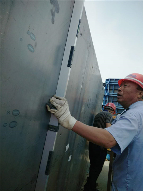 欢迎郑州的客户到伟志模板验收平板钢模板